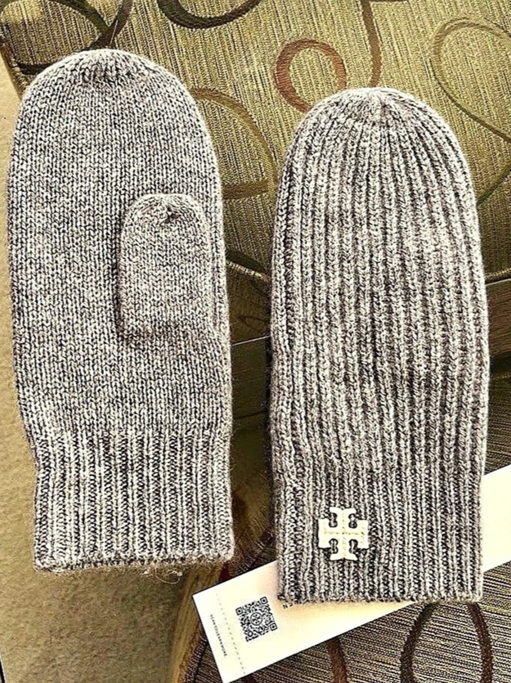 Tory Burch Ribbed Cashmere Mittens Gray NWT
